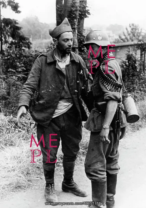 : French prisoner with a German soldier, 1940 : French prisoner with a German soldier, 1940