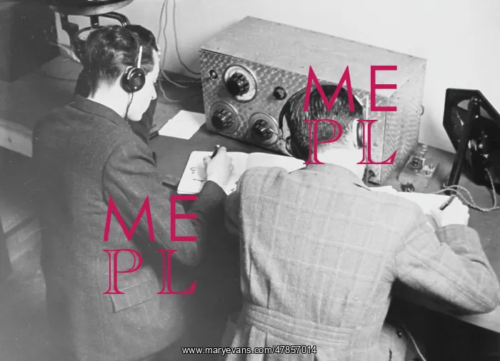 : French radio operator training WWII : French radio operator training WWII
