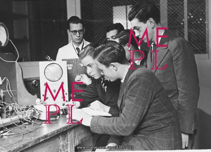  : French radio operator training WWII