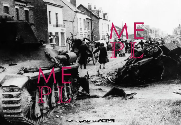 : French refugees in Avesnes, 1940 : French refugees in Avesnes, 1940