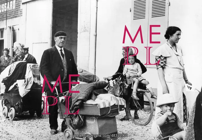 : French refugees with their property, 1940 : French refugees with their property, 1940