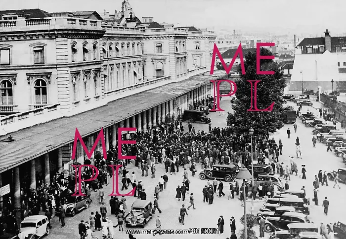 : French reservists at the Gare de l'Est, 1939 : French reservists at the Gare de l'Est, 1939