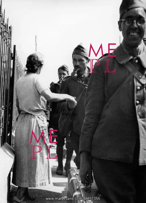 : French soldiers go into captivity, 1940 : French soldiers go into captivity, 1940