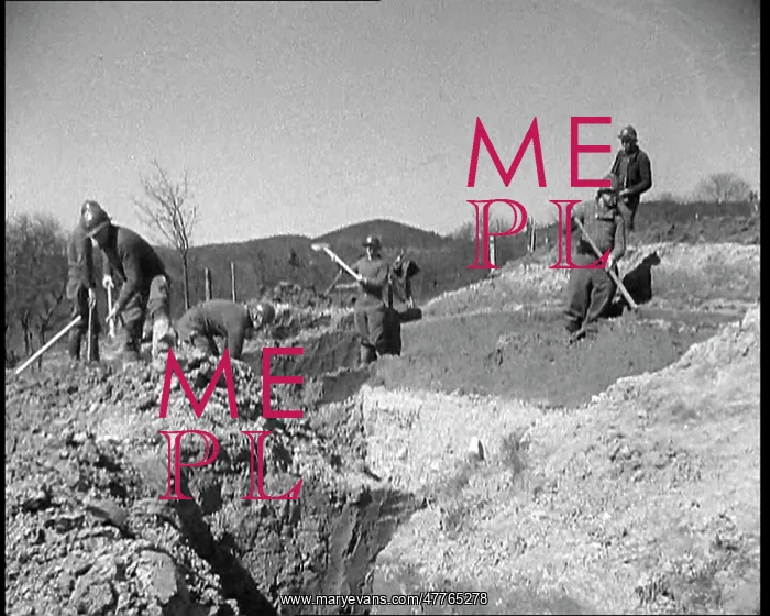: French Soldiers Digging Deep Trenches Near : French Soldiers Digging Deep Trenches Near