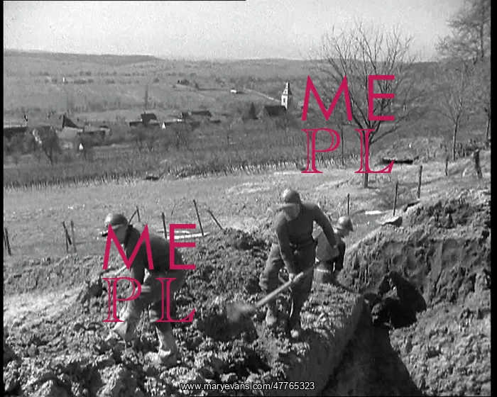 : French Soldiers Digging Deep Trenches Near : French Soldiers Digging Deep Trenches Near
