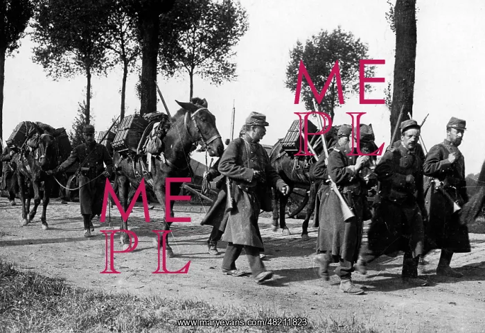 : French soldiers on the way to the front, 1914 : French soldiers on the way to the front, 1914
