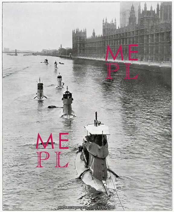 : French submarines Saphir on the River Thames 1909 : French submarines Saphir on the River Thames 1909