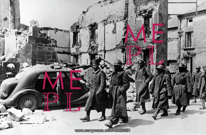: French troops in captivity, 1940 : French troops in captivity, 1940