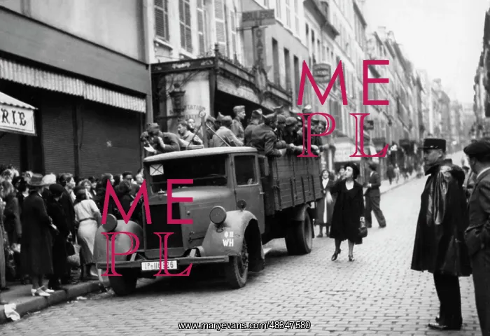 : French troops after the demobilization, 1940 : French troops after the demobilization, 1940