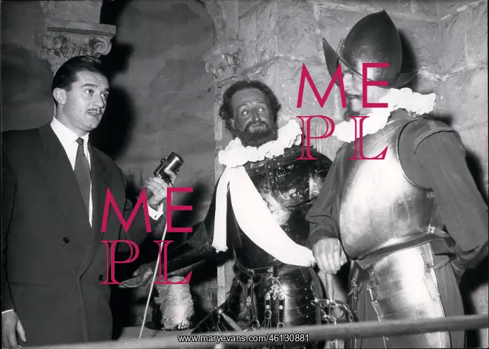 : French TV reporter, Musee Grevin, Henri IV, Minister Sully : French TV reporter, Musee Grevin, Henri IV, Minister Sully