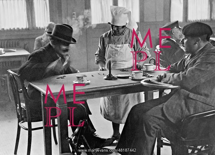 : French veterans playing dice, 1930 : French veterans playing dice, 1930