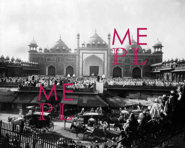 : Friday prayers at Jama Masjid, Agra, India : Friday prayers at Jama Masjid, Agra, India
