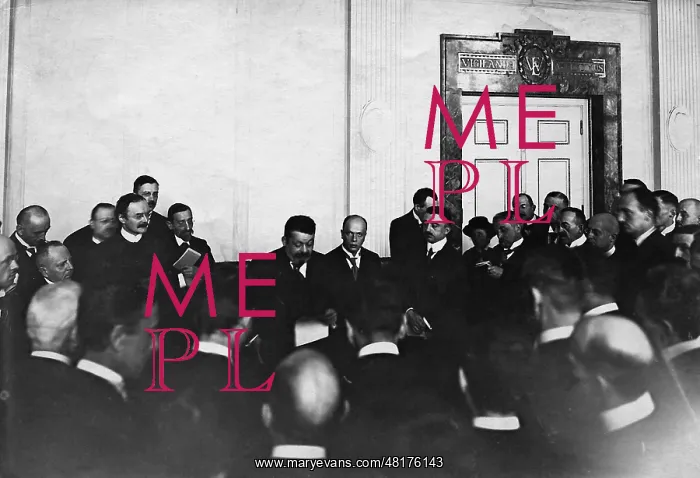 : Friedrich Ebert (centre) at a press reception on the day of : Friedrich Ebert (centre) at a press reception on the day of