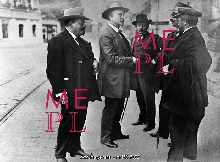 : Friedrich Ebert (left), Hugo Haas (2nd left) and Gustav : Friedrich Ebert (left), Hugo Haas (2nd left) and Gustav