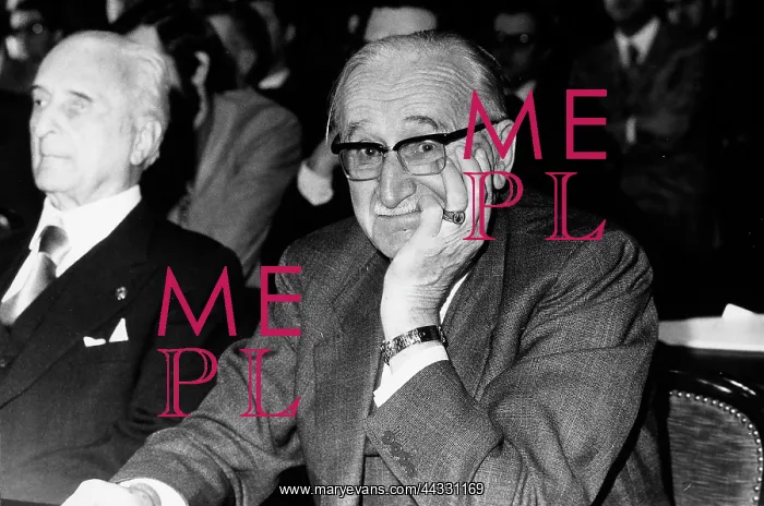  : Friedrich von Hayek
