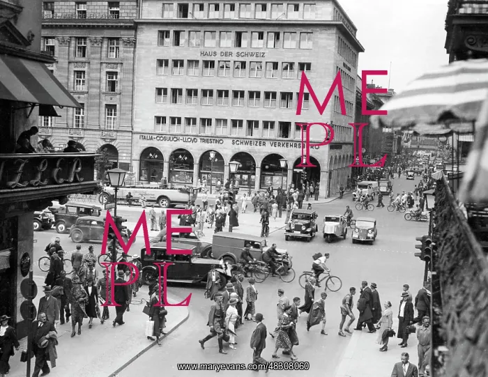 : The Friedrichstrasse corner Unter den Linden : The Friedrichstrasse corner Unter den Linden