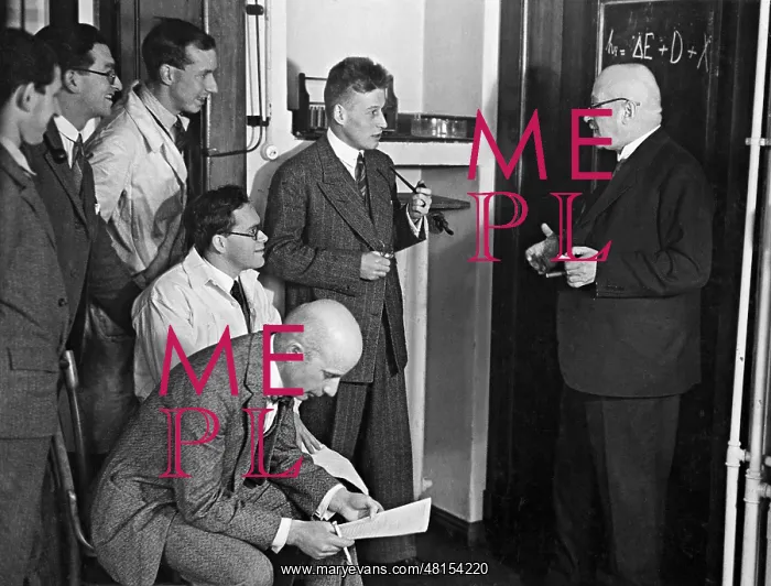: Fritz Haber with students and employees : Fritz Haber with students and employees