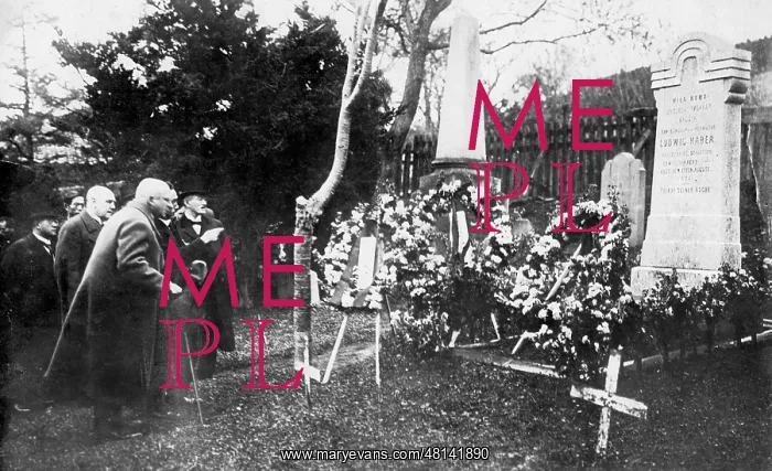 : Fritz Haber during the unveiling of a memorial to his uncle : Fritz Haber during the unveiling of a memorial to his uncle