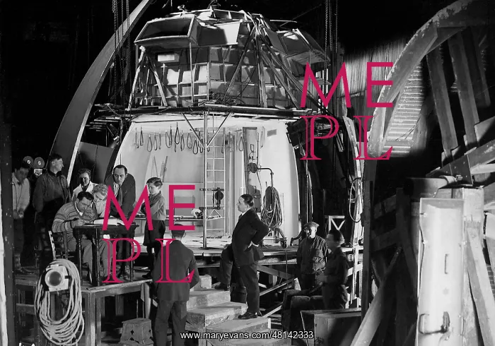 : Fritz Lang and Gerda Maurus during filming of Woman in the : Fritz Lang and Gerda Maurus during filming of Woman in the