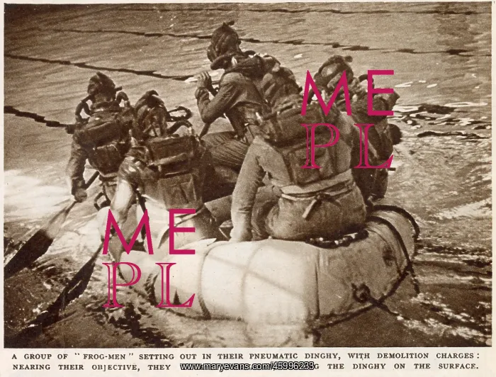 : Frogmen in their dinghy 1945 : Frogmen in their dinghy 1945