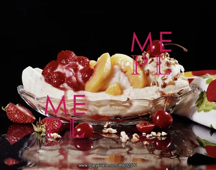 : Frozen Yogurt Banana Split Dessert Cherry on Top : Frozen Yogurt Banana Split Dessert Cherry on Top