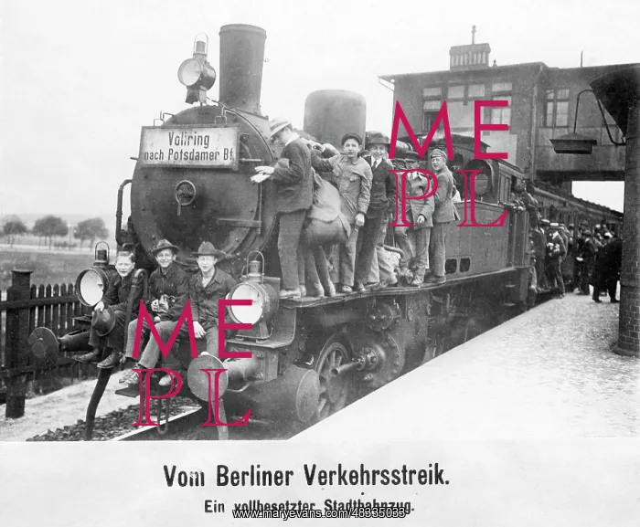 : Fully occupied urban train during the traffic : Fully occupied urban train during the traffic