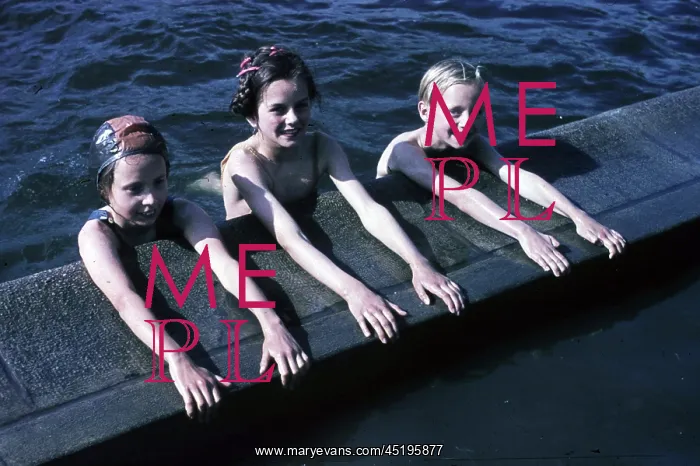 : Fun in open-air pool Leuna 1948 : Fun in open-air pool Leuna 1948