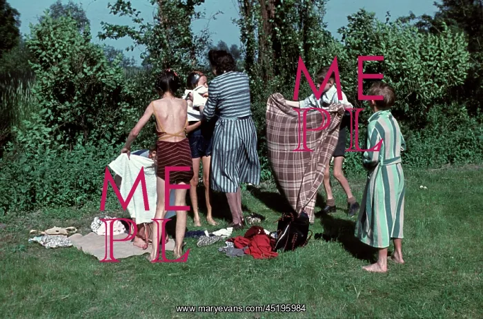 : Fun in open-air pool Leune 1948 : Fun in open-air pool Leune 1948