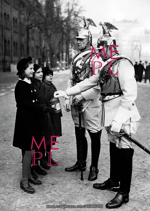 : Fundraiser for the Winter Relief, Berlin 1942 : Fundraiser for the Winter Relief, Berlin 1942