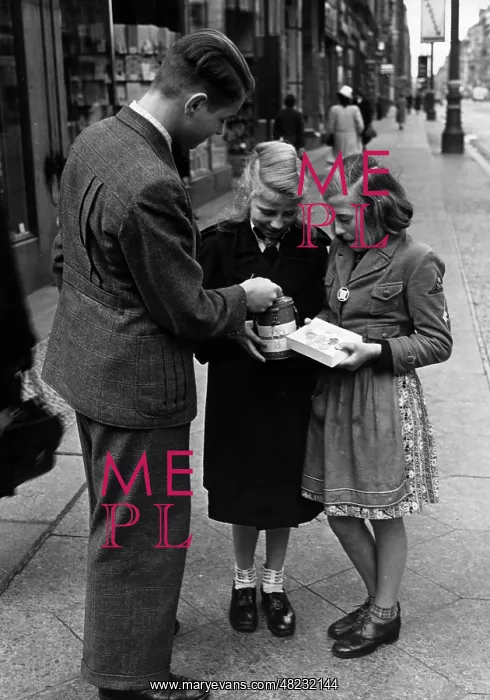 : Fundraising for the VDA, 1941 : Fundraising for the VDA, 1941