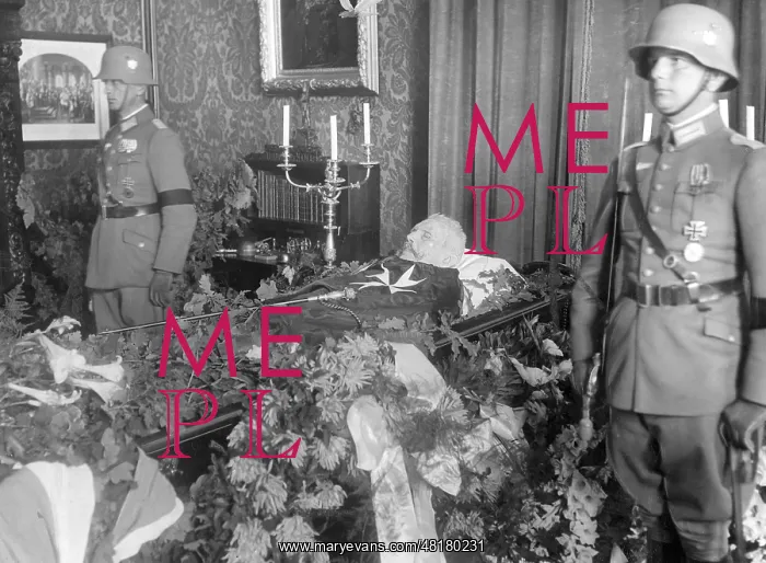 : Funeral, 1934 : Funeral, 1934