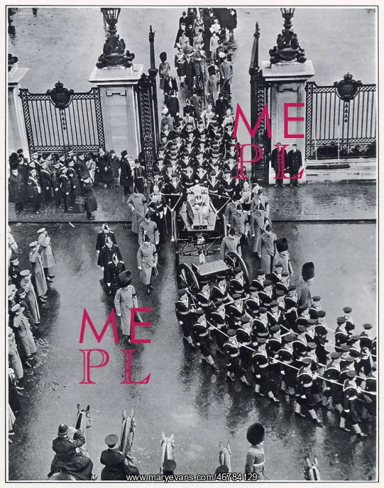 : Funeral of George V - passing through gates of Hyde Park : Funeral of George V - passing through gates of Hyde Park