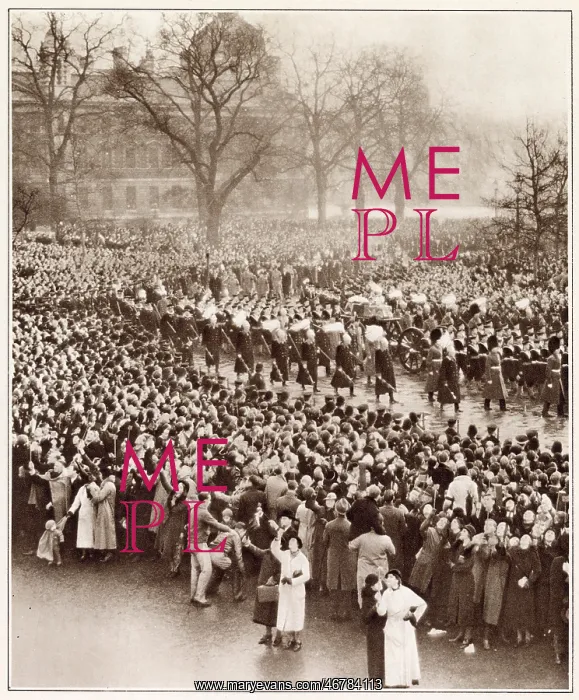 : Funeral of George V -Seeing procession by periscope & mirror : Funeral of George V -Seeing procession by periscope & mirror