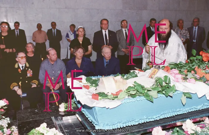 : Funeral of Leonid Brezhnev's widow, 1995 : Funeral of Leonid Brezhnev's widow, 1995