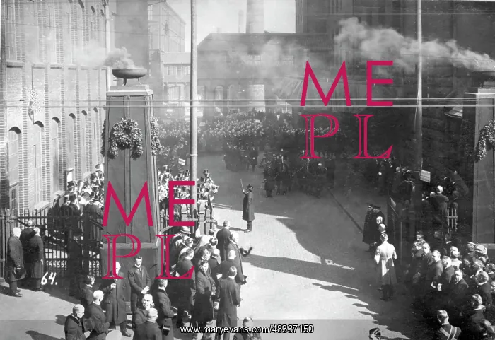 : Funeral procession in honor of the Essener : Funeral procession in honor of the Essener