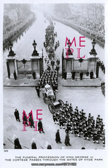 : Funeral Procession of King George VI - Gates of Hyde Park : Funeral Procession of King George VI - Gates of Hyde Park