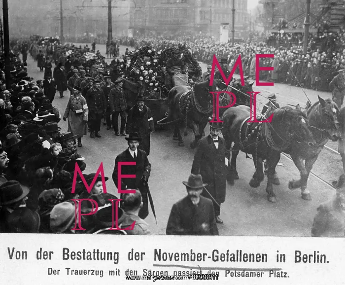 : Funeral procession of the victims of the November Revolution : Funeral procession of the victims of the November Revolution