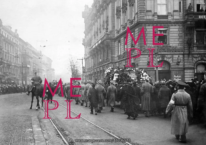 : Funeral procession for the victims of the Revolution, 1918 : Funeral procession for the victims of the Revolution, 1918