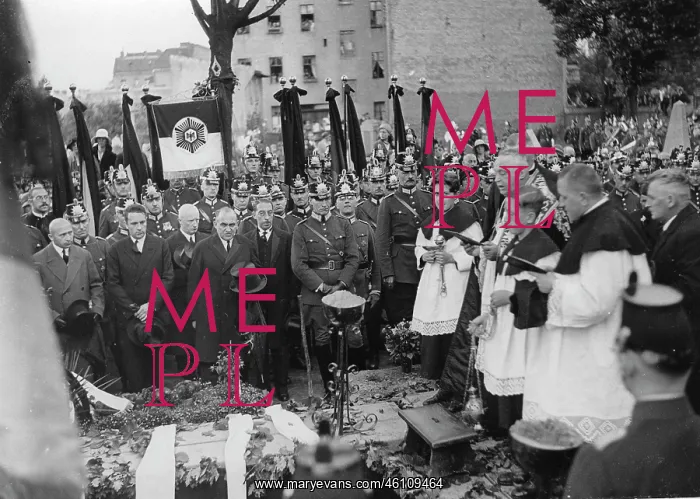 : Funeral of in the riots on Bulowplatz : Funeral of in the riots on Bulowplatz