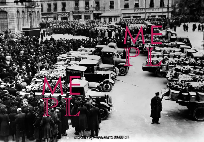 : Funeral service in Rennes, 1943 : Funeral service in Rennes, 1943