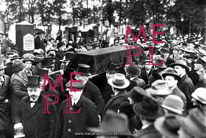 : Funeral of Siegmund Breitbart in Berlin Weissensee, 1925 : Funeral of Siegmund Breitbart in Berlin Weissensee, 1925