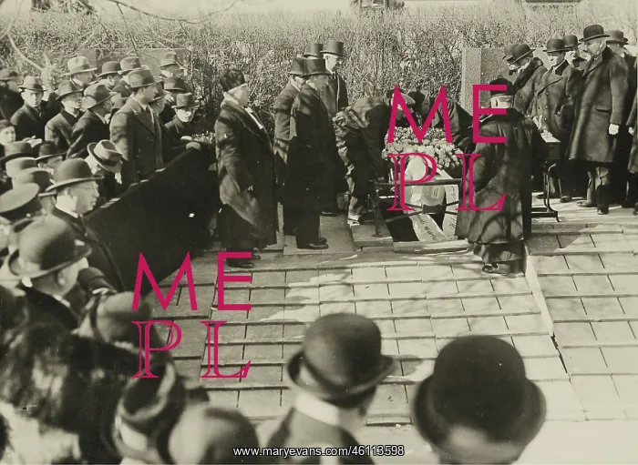 : Funeral of soccer functionary Hugo Meisl at Vienna's Cen : Funeral of soccer functionary Hugo Meisl at Vienna's Cen
