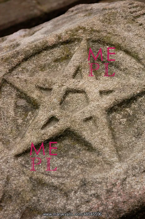: Funerary relief. Pentagram. Stone dated in 1284. Barcelos. P : Funerary relief. Pentagram. Stone dated in 1284. Barcelos. P