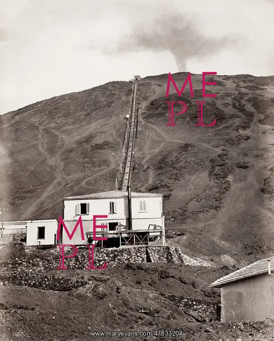 : Funicular railway up the slopes of Mount Vesuvius, Italy : Funicular railway up the slopes of Mount Vesuvius, Italy