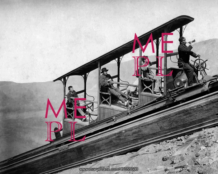 : Funicular railway, Vesuvius, Italy : Funicular railway, Vesuvius, Italy