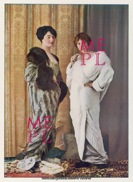 : Fur Mantles - Grunwaldt : Fur Mantles - Grunwaldt