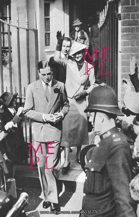 : Future Duke and Duchess of Kent leaving studio of de Laszlo : Future Duke and Duchess of Kent leaving studio of de Laszlo