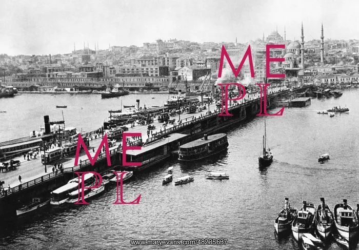 : Galata Bridge in Istanbul, 1941 : Galata Bridge in Istanbul, 1941