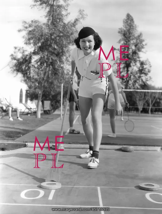 : A game of shuffleboard : A game of shuffleboard