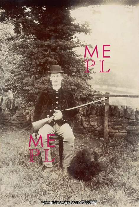  : GAMEKEEPER & DOG PHOTO